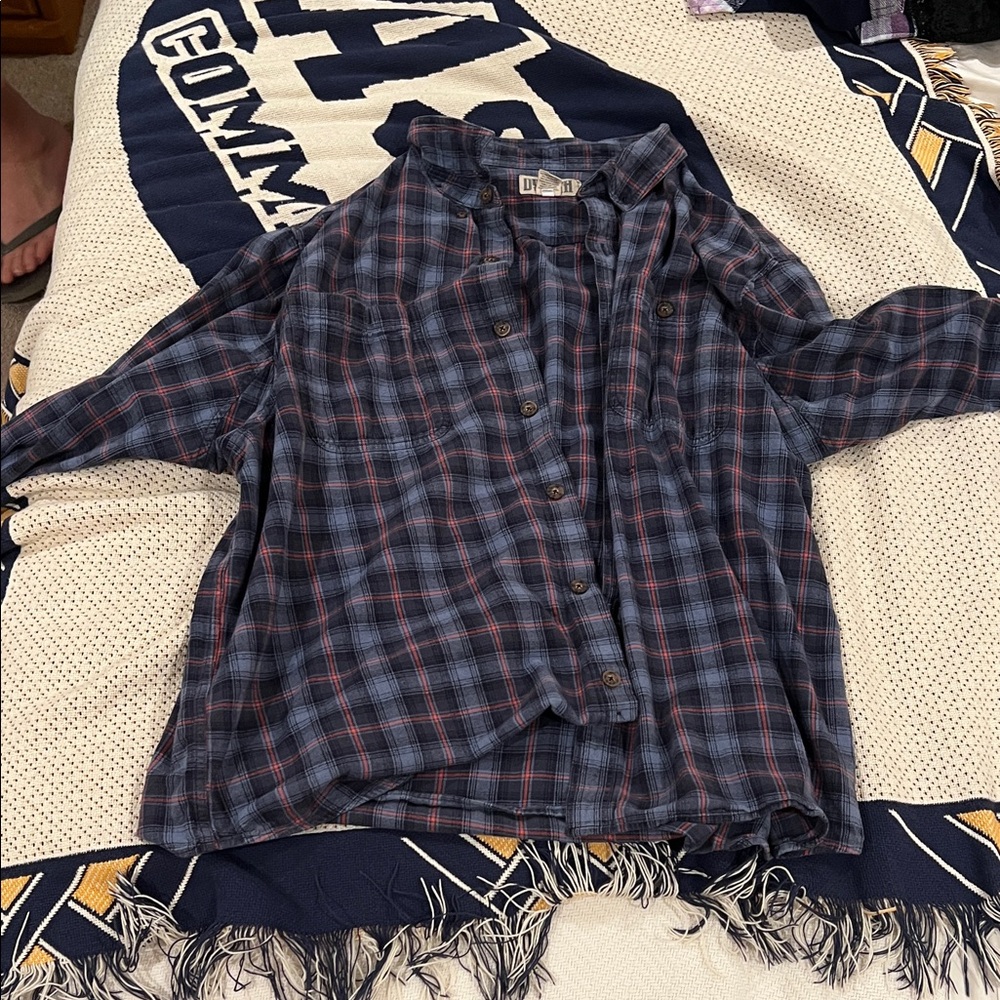 Duluth Men’s Flannel Blue Red Plaid Button-Up Shirt